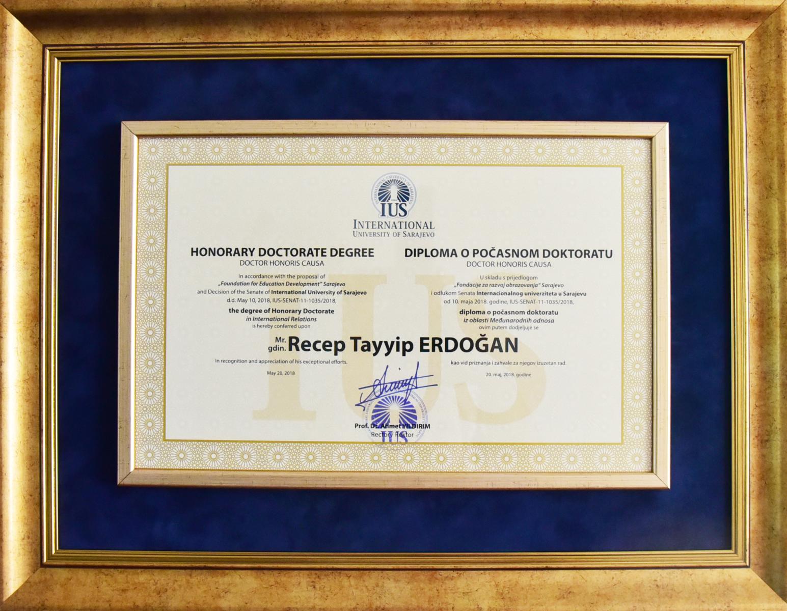 Türkiye Cumhuriyeti Cumhurbaşkanı Recep Tayyip Erdoğan’a IUS’ta Onursal Doktora Diploması Verildi
