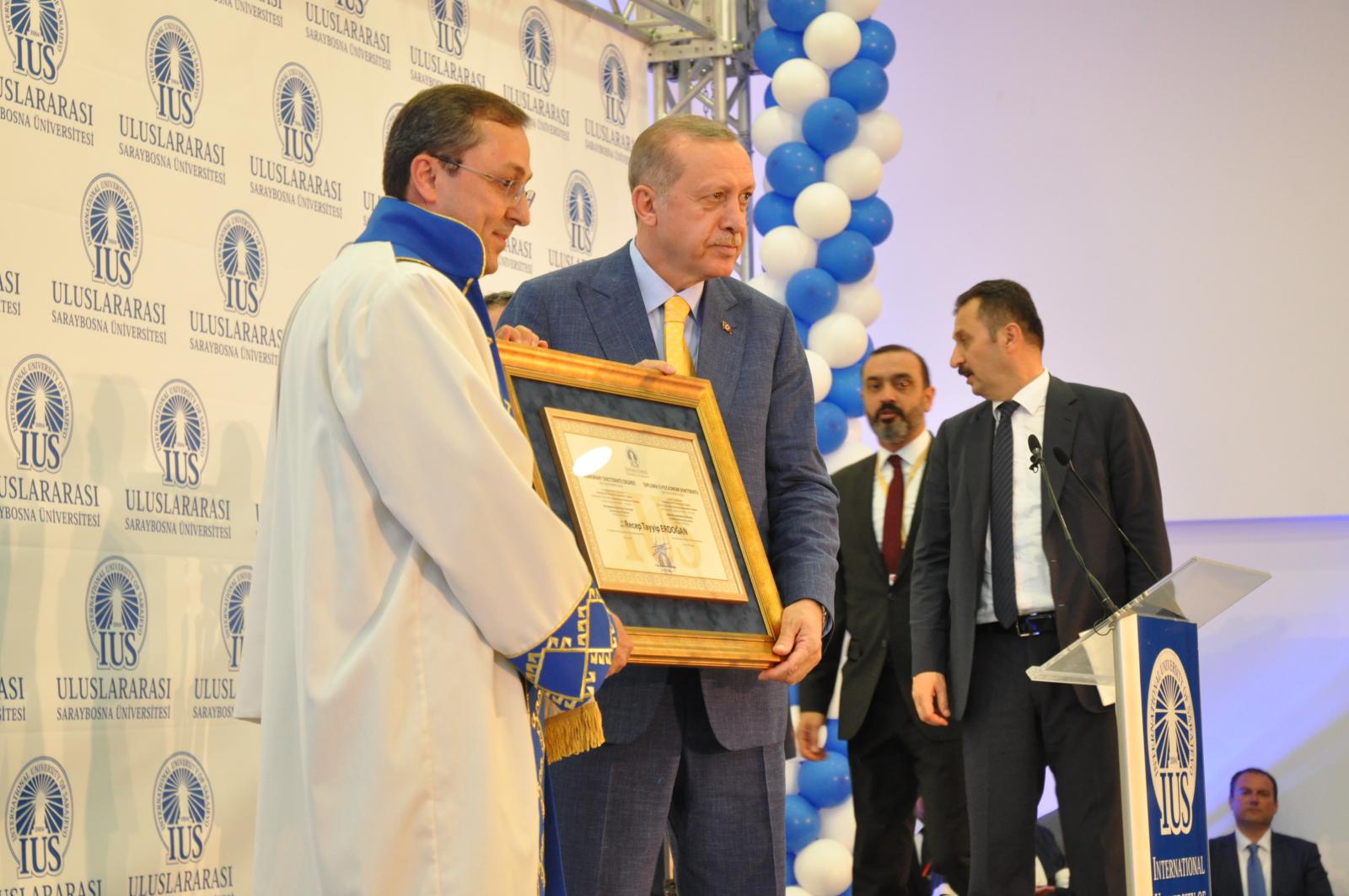 Türkiye Cumhuriyeti Cumhurbaşkanı Recep Tayyip Erdoğan’a IUS’ta Onursal Doktora Diploması Verildi