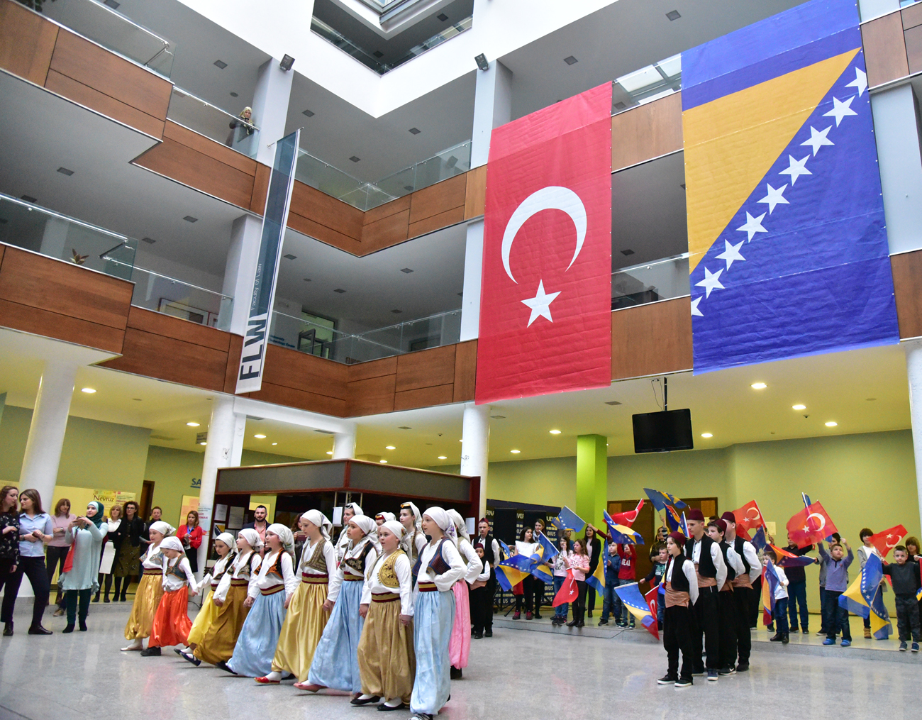 Türkiye Cumhuriyeti Başbakanı sayın Binali Yıldırım, Üniversitemize düzenlenen ziyaret programında akademisyen ve öğrencilerle bir araya geldi