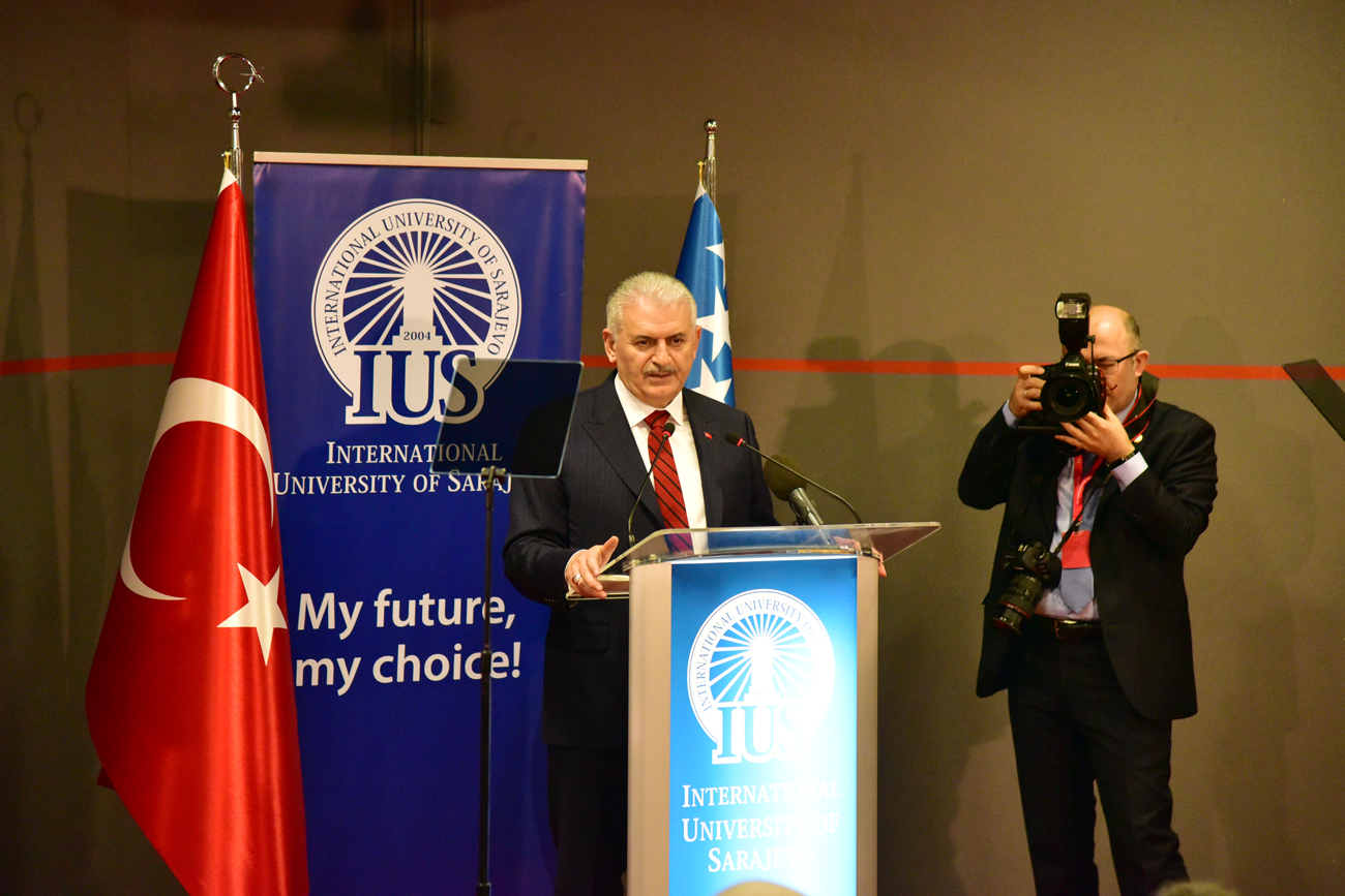 Türkiye Cumhuriyeti Başbakanı sayın Binali Yıldırım, Üniversitemize düzenlenen ziyaret programında akademisyen ve öğrencilerle bir araya geldi